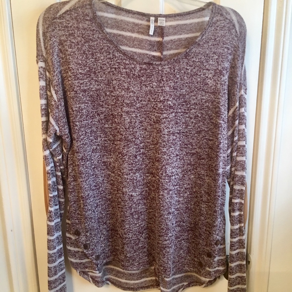 Like new long sleeve sweater w/elbow patch detail